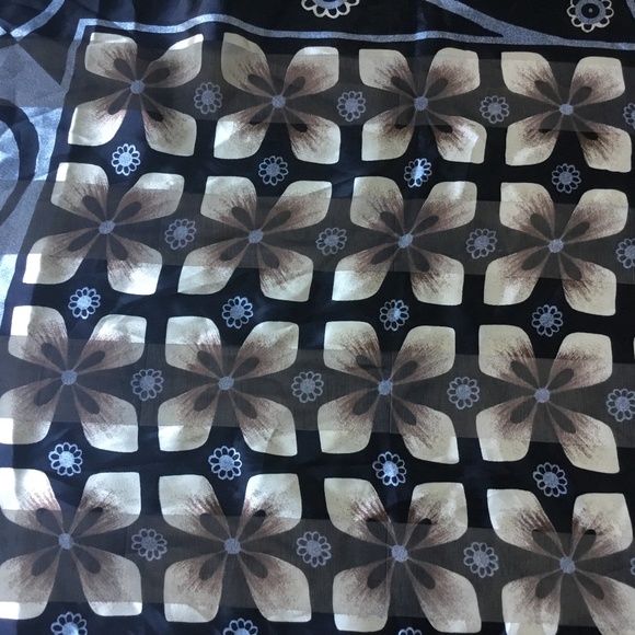 Scarf  Geometric Print 36 inches - Picture 2 of 6